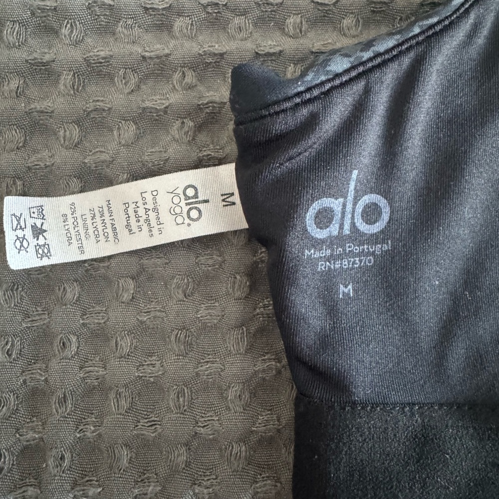 alo yoga gray plaid low impact sports bra (medium) - Picture 5 of 5